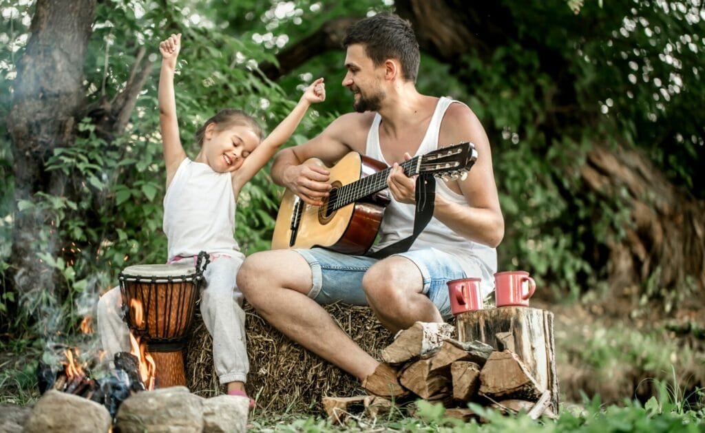 Camping-Urlaubsplanung: Ihre ersten Schritte 2 father and daughter in camping