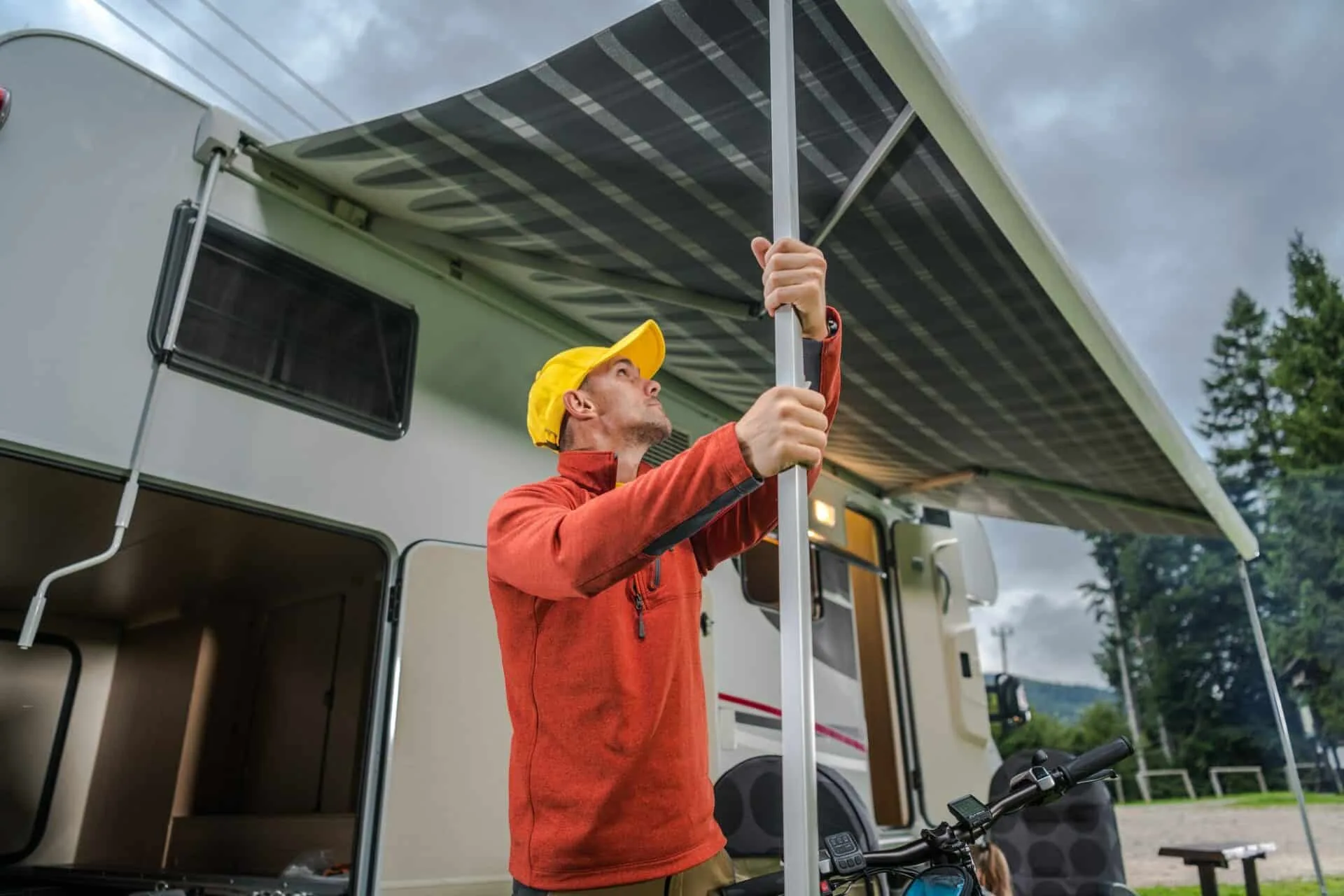 Wohnmobil-Vorzelte - Camping bei Regen