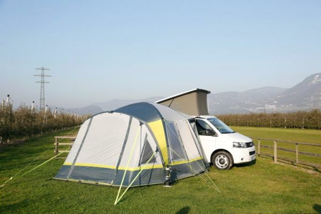 Freistehendes Vorzelt für Wohnwagen: Entdecken Sie Ihren perfekten Begleiter für unvergessliche Campingmomente 🚐🏕️ 4 Brunner Trouper XL Bus-Vorzelt, 370x310cm