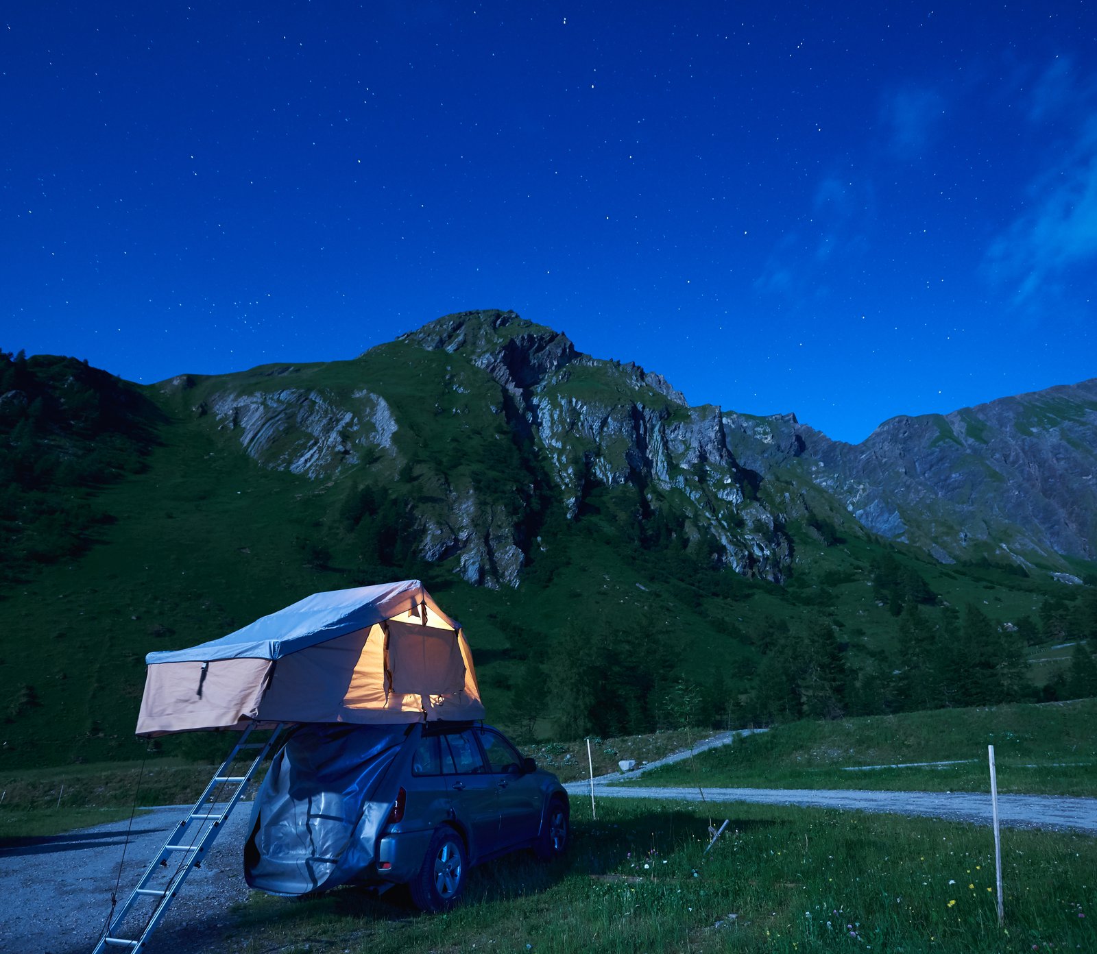 camping car tent in a mountainous landscape at nig 2026 03 17 02 13 13 utc - Camping Check