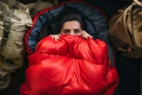 Passenden Kunstfaserschlafsack finden: Der Guide für unterschiedliche Campingbedingungen