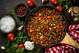 Überraschen Sie Ihre Familie und Freunde mit einem leckeren Chili con Carne am Lagerfeuer