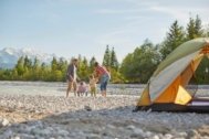 Sicherheit beim Camping am Wasser: Wie man vor Strömungen und anderen Gefahren in wilden Gewässern schützt
