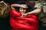 Schlafsacktypen für Camping: Kunstfaser oder Daune?